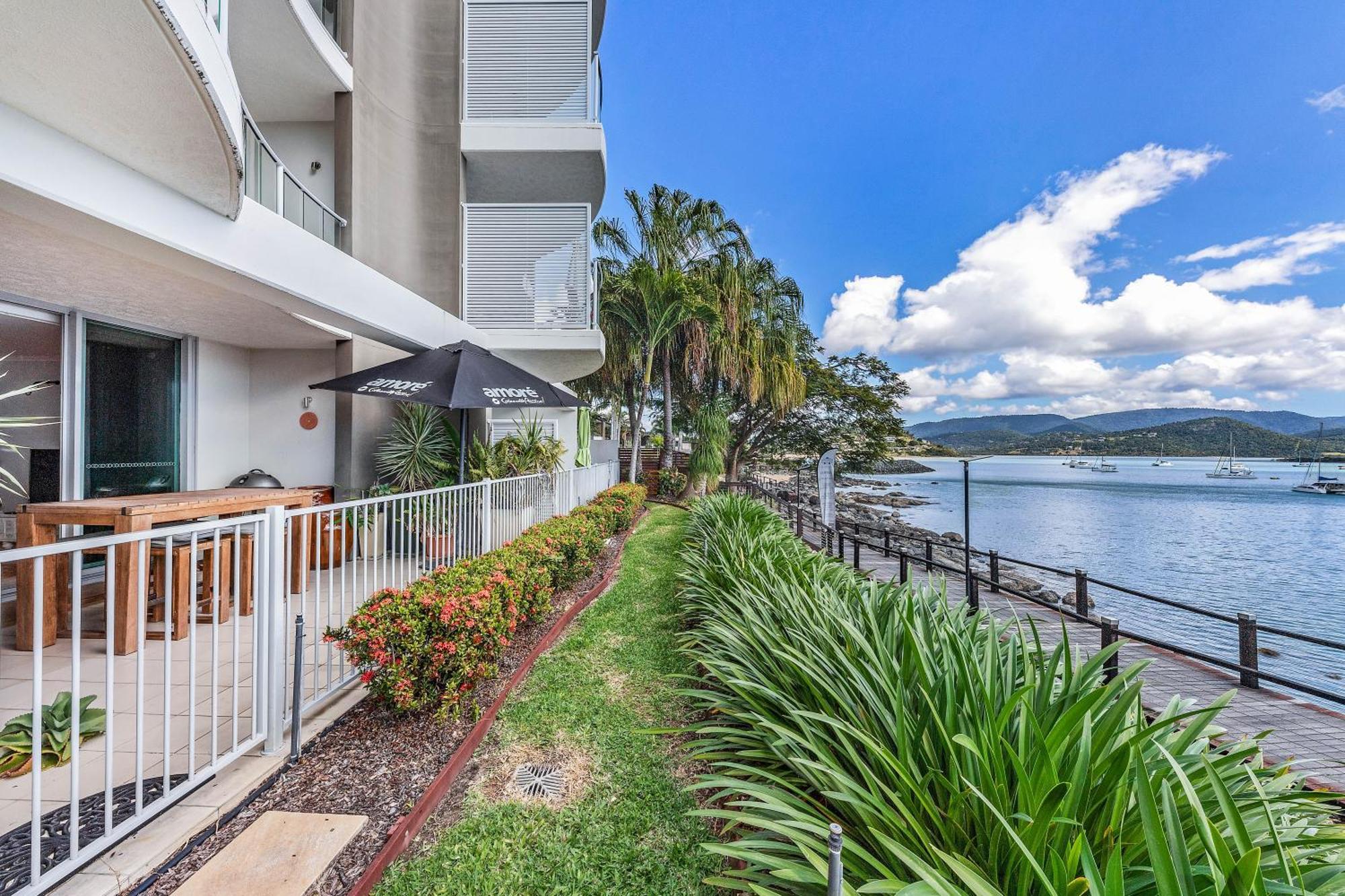 Appartement By The Sea Shore With Pool à Airlie Beach Extérieur photo